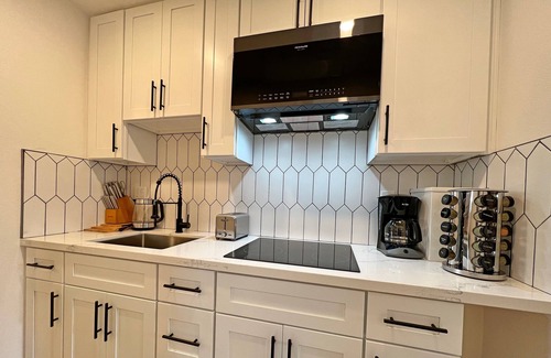 Shoreview Apartment | Stylishly Renovated 1BR Suite w/ AC, 10 min SFO, 615