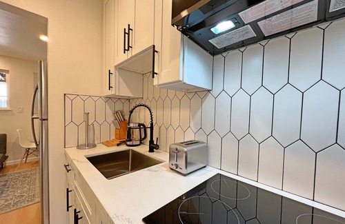 Shoreview Apartment | Stylishly Renovated 1BR Suite w/ AC, 10 min SFO, 615
