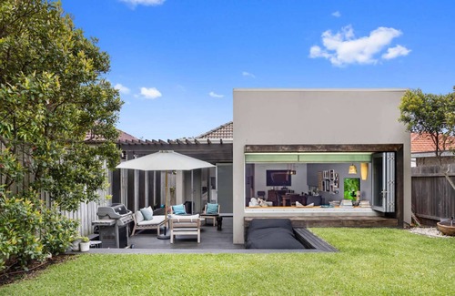 Maroubra House | Stylishly renovated 3BR characterful home with pool