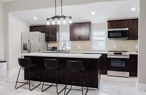 Macon House | Stylishly Retreat with Furnishing