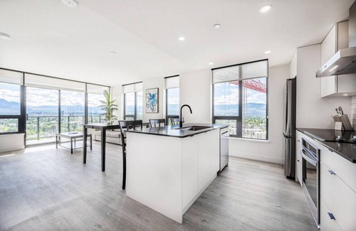 Downtown Kelowna Apartment | Sub-Penthouse Downtown at the Brooklyn #2302