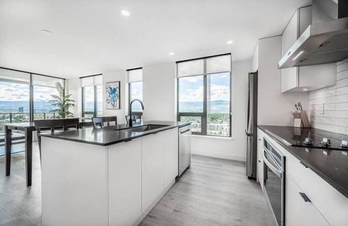 Downtown Kelowna Apartment | Sub-Penthouse Downtown at the Brooklyn #2302