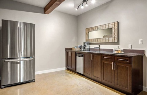 Springbank Condo | Sub Urban Getaway » Free Banff Pass » Fireplace