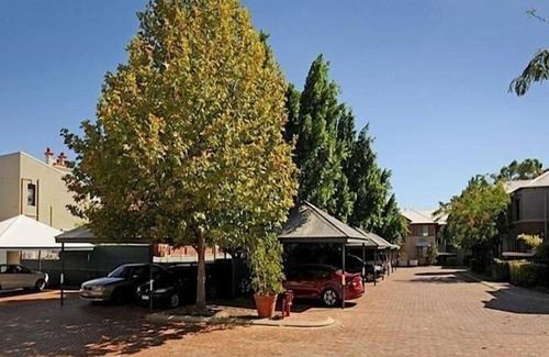 Subiaco Apartment | Subiaco Village with pool, BBQ & spa - free parking and wifi - two bedroom