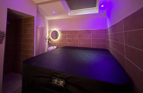 Chateau-Arnoux-Saint-Auban Bed & Breakfast | Sublime Studio Chambre Avec spa Privé et Jardin