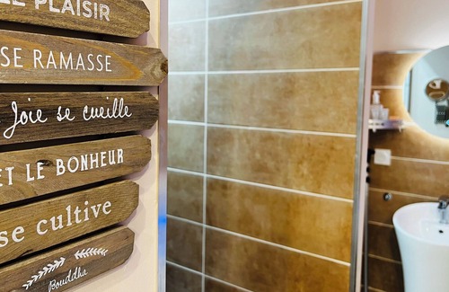 Chateau-Arnoux-Saint-Auban Bed & Breakfast | Sublime Studio Chambre Avec spa Privé et Jardin