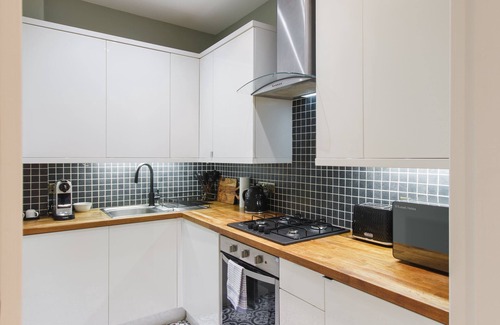 Leith Apartment | Sublime 1BD Retreat near Edinburgh City Centre