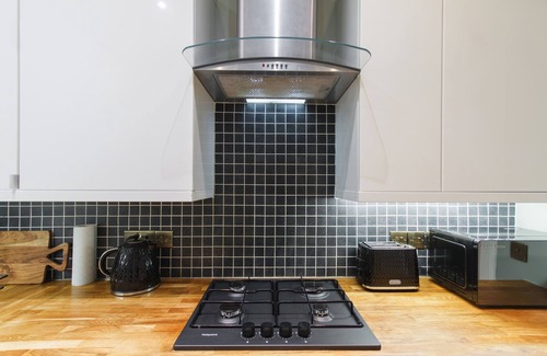 Leith Apartment | Sublime 1BD Retreat near Edinburgh City Centre