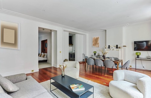 2nd Arrondissement Apartment | Sublime 3 Bedroom Flat Palais Royal Bourse