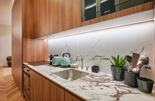 L'Europe Apartment | Sublime apartment located in the center of Paris