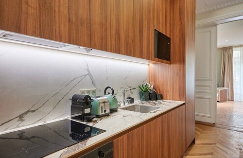 L'Europe Apartment | Sublime apartment located in the center of Paris