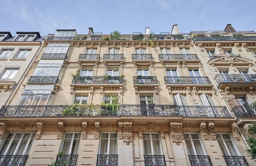 L'Europe Apartment | Sublime apartment located in the center of Paris
