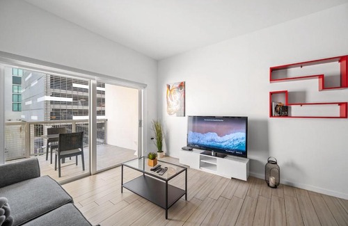 Midtown Apartment | Subtle 2 Bed in Edgewater Downtown with Free Parking