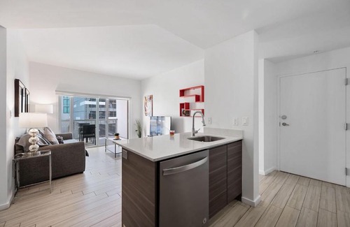 Midtown Apartment | Subtle 2 Bed in Edgewater Downtown with Free Parking