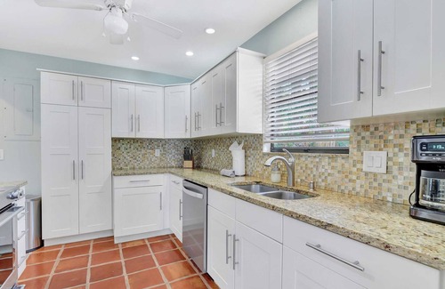 Central Naples House | Subtropical Oasis -Naples, Fl Retreat