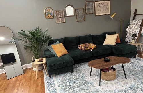 Bloomingdale House | Suburban Comfort Just 35 Min from Downtown Chi