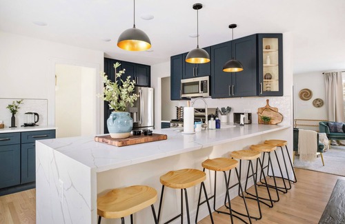 Homewood House | Suburban Haven: Cozy Escape with a Touch of Luxury