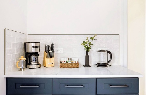 Homewood House | Suburban Haven: Cozy Escape with a Touch of Luxury
