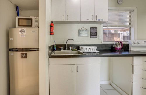 Clodine Condo | Suburban Home By Arthur Storey Park & HCA Houston!