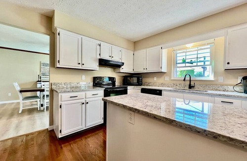 Lindenwald House | Suburban paradise in Liberty TWP