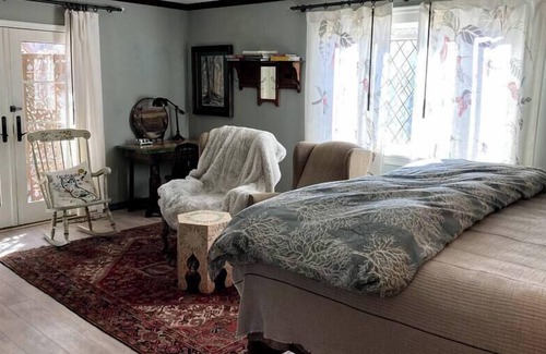 Los Alamos Apartment | Succulent private suite