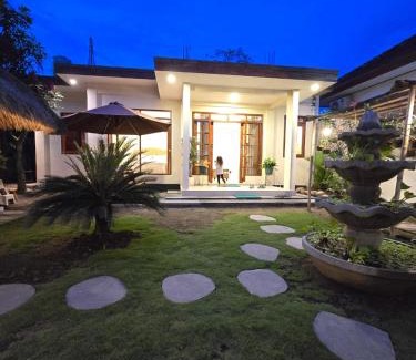 Senggigi House | Suci's Friendly Garden Cottage