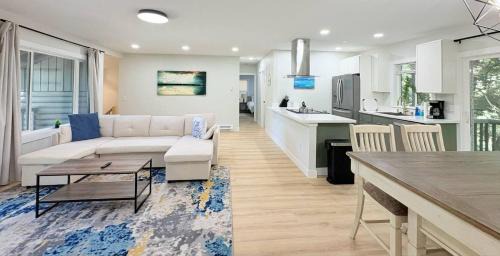 Sudden Valley House | Sudden Valley Luxury Stay-Steps to Lake Louise