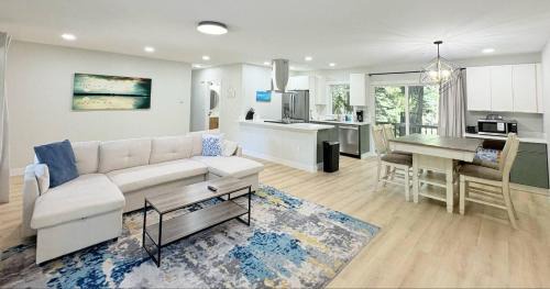 Sudden Valley House | Sudden Valley Luxury Stay-Steps to Lake Louise
