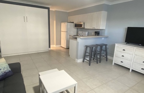 Lauderdale-by-the-Sea Apartment | Sudio Apt Right on the Beach!