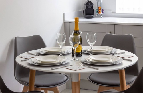 Ipswich Apartment | Suffolk Autumn Midweek & Weekend Short Breaks - Business Trips - 5★ Reviews