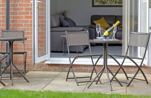 Ipswich Apartment | Suffolk Autumn Midweek & Weekend Short Breaks - Business Trips - 5★ Reviews