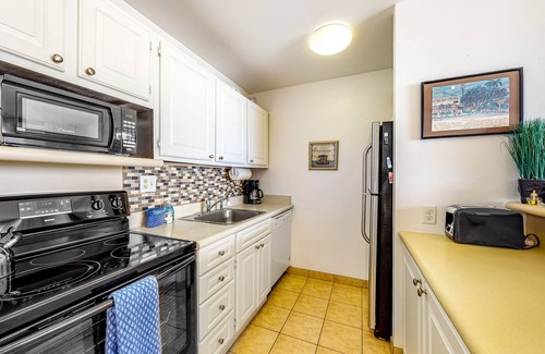 Kihei House | Sugar Beach Resort Condo w/Shared Pool/Hot tub, Private W/D-Surf, Bike, Golf