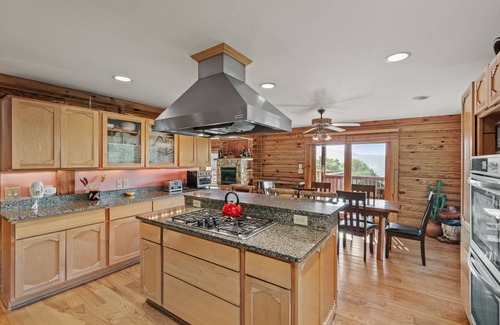 Banner Elk Cabin | Sugar Bear Lodge Log home across from Sugar MTN Hot tub, pool table, VIEWS!