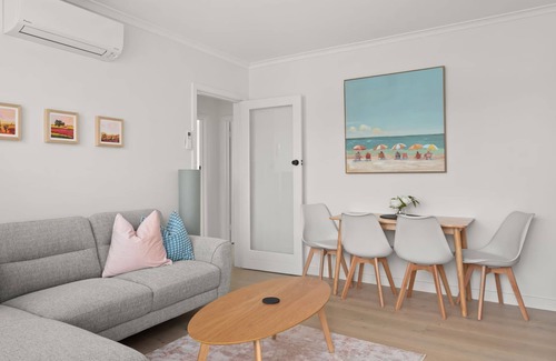 Saint Kilda South Apartment | Sugar Blush - A stylish, fully renovated 2 bedroom apartment, just moments from the beach, Luna Park