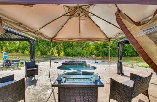 Preston Apartment | Sugar Creek Apartment on Cub River Shared Yard!