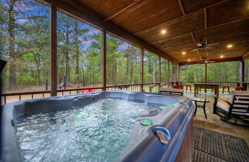 Broken Bow House | Sugar Daddy - large family cabin pool table games