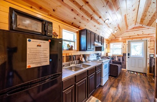 Broken Bow Cabin | Sugar Maple: Sleep 3, Tiny Cabin, Pets, Near Lake