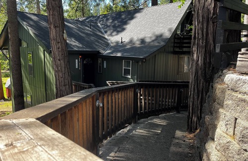 Twain Harte Cabin | Sugar Pine Cabin - Book the Holidays early, the perfect family cabin!