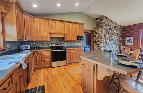 Brodhead Cabin | Sugar River Retreat - 50 acres - Seclusion!