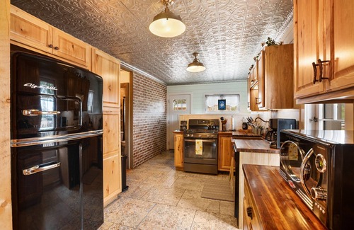 Woodland Park Cabin | Sugar Shack Lodge - 1930's Cabin