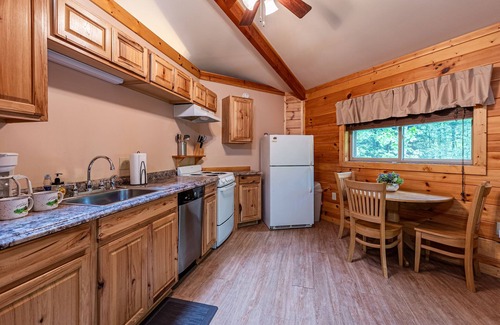 Hico Cabin | Sugar Shack Yurt Romantic and cozy!