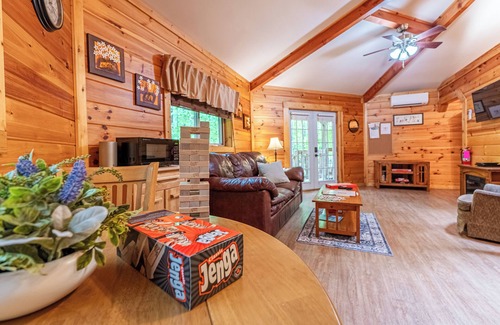 Hico Cabin | Sugar Shack Yurt Romantic and cozy!