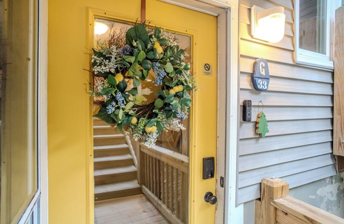 Sugar Mountain Condo | Sugar Ski Resort Gem, Walk to Slopes, King Bed, AC