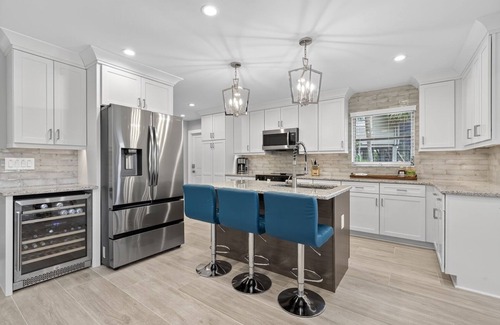 Sanibel House | Sugarfish: 3 BR/3BA Perfect Near Beach Getaway!