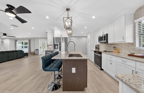 Sanibel House | Sugarfish: 3 BR/3BA Perfect Near Beach Getaway!