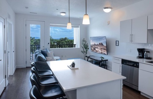 Sugar House Apartment | Sugarhouse-1BR 1BA Great Views!