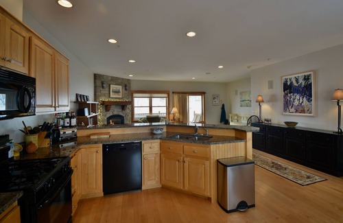 Carrabassett Valley Condo | Sugarloaf Trailside Property Above the SuperQuad