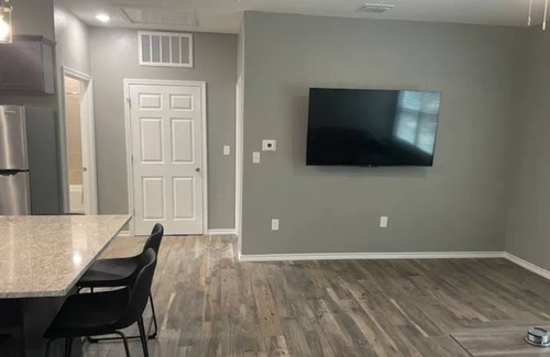 Canyon Lake Cottage | Sugarplum Cottage—Recently built, 2 bedroom, 2 bath
