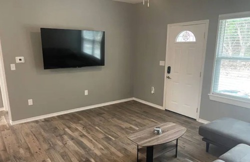 Canyon Lake Cottage | Sugarplum Cottage—Recently built, 2 bedroom, 2 bath