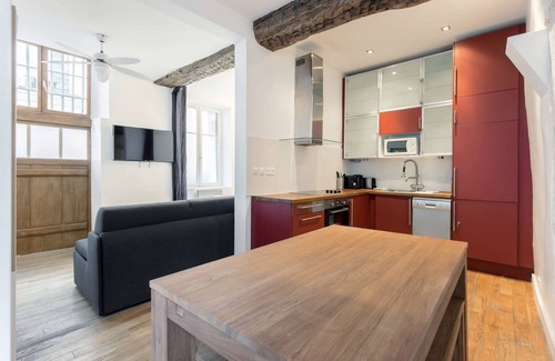 Arsenal Apartment | Suit Du Lion/AC Historic Flat, Marais, 4-5 Guests